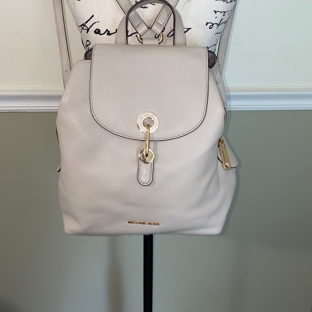 🔥VERY EUC- Authentic Michael Kors Raven Medium Backpack with dust bag🔥